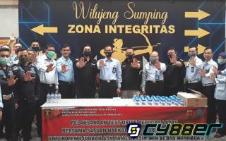 Polres Purwakarta Gelar Test Urine Dadakan Di Lapas Kelas II B Purwakarta